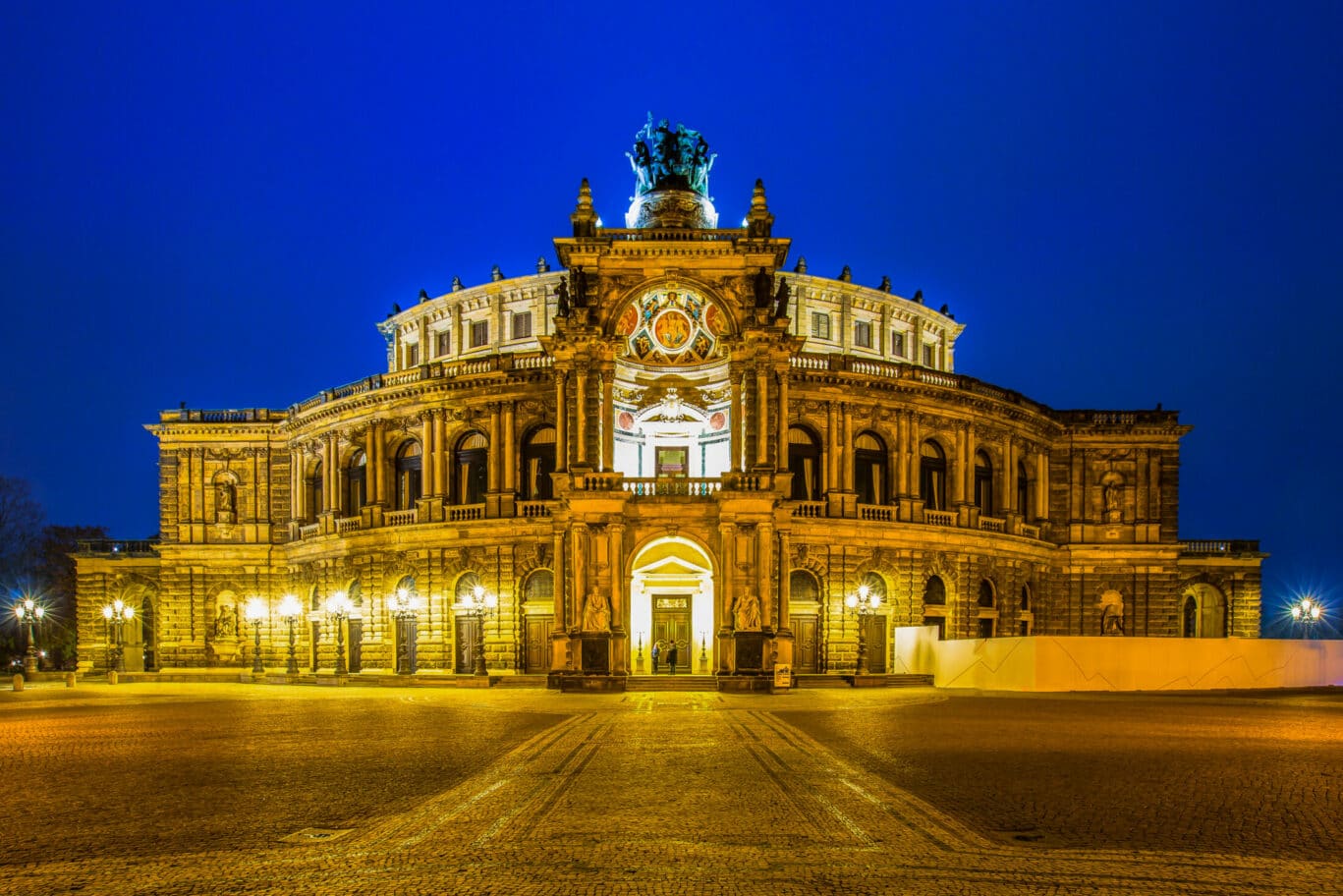 Dresden,,Germany,-,June,15,,2019:,The,Famous,Opera,House